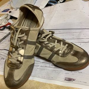 Dnky women’s mesh gold and tan shoes 8.5
